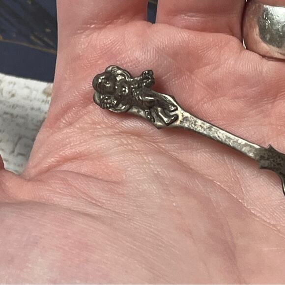 Vintage Sterling Silver Salt Spoon with Cherub Design Brooch Pin D2 - Picture 7 of 10